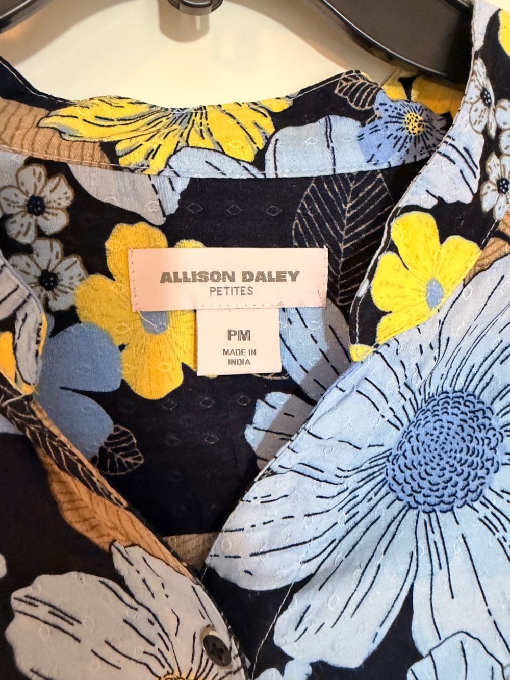 Alison Daley flowered blouse. - Picture 3 of 3